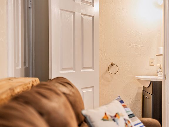 4th image of 153 W Woodworth St #2B