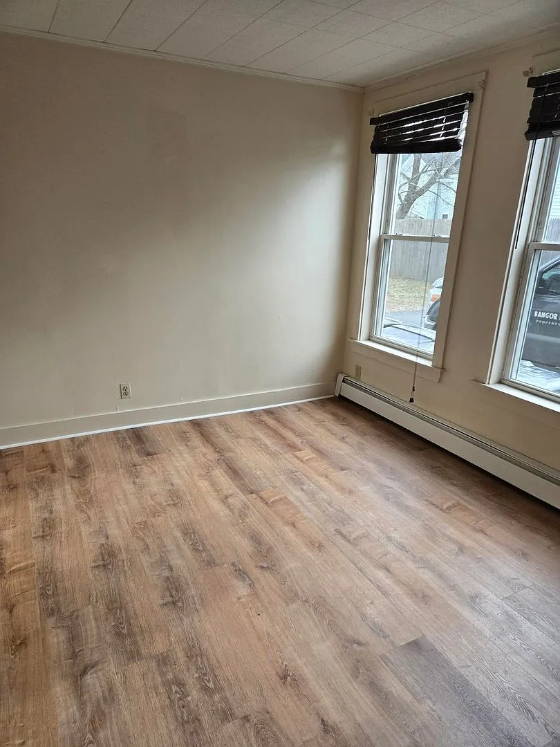 187 Essex St (4 Units) — Photo 4