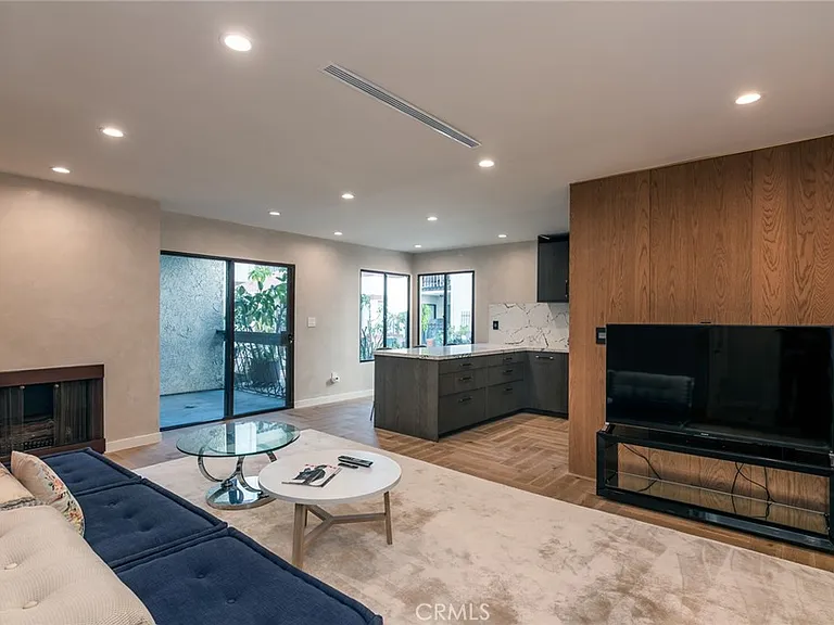 515 N Jackson St #102 — Photo 5