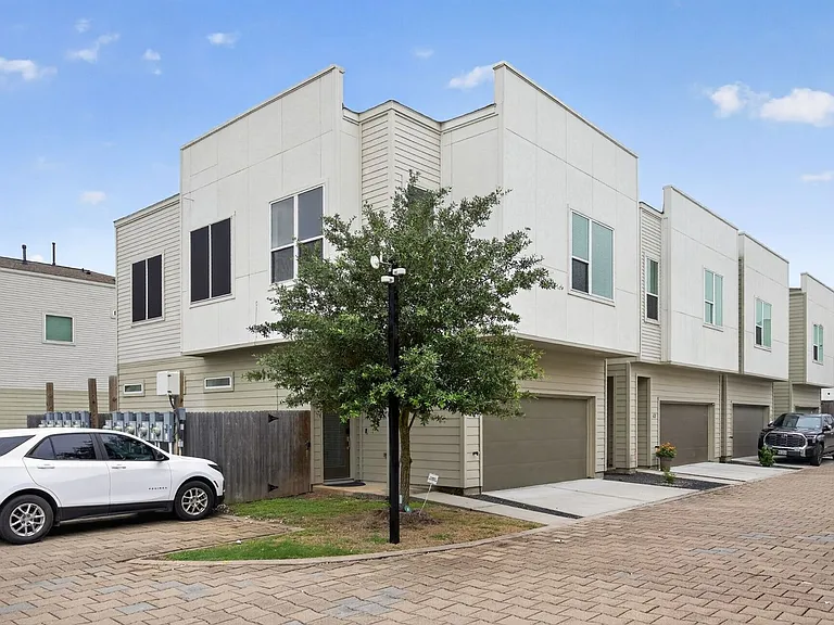 619 Thornton Oaks Ln — Photo 22