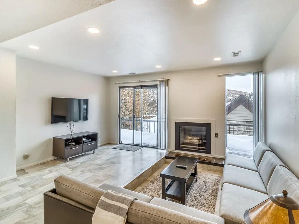 1st image of 470 Woodside Ave #3