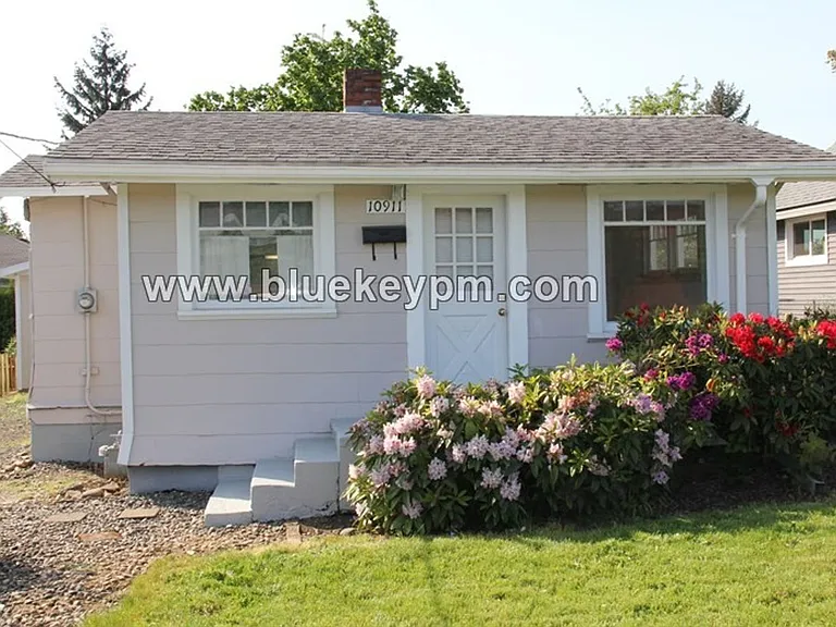 10911 SE Myrtle St — Photo 2