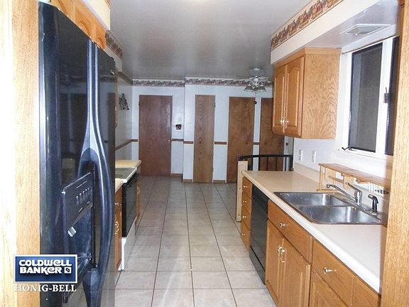 2nd image of 400 Shady Ln