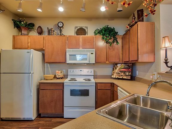 4th image of 100 Park Dr APT 128