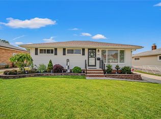 1844 Ridgeview Dr, Wickliffe, OH 44092