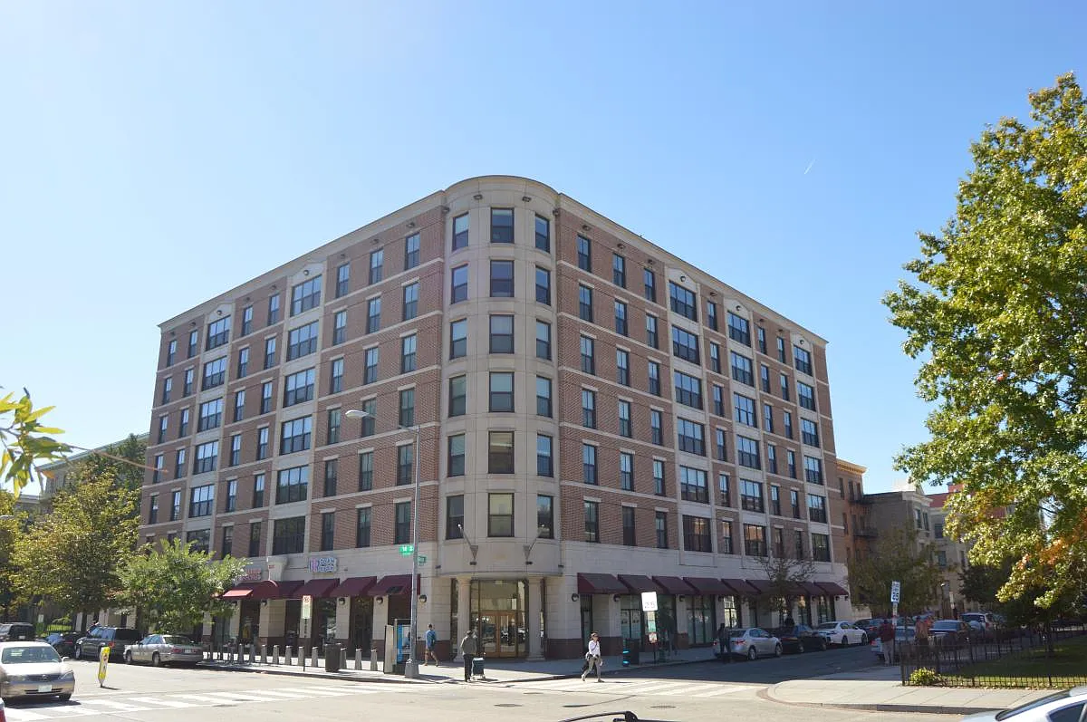 1 bed, 667 sqft, $2,200 — Photo 2