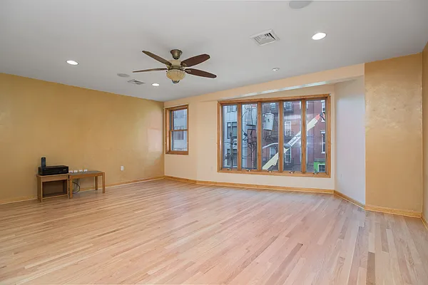 Sold by Nestseekers | media 14