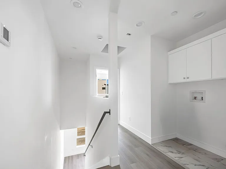 1150 W 38th St — Photo 82