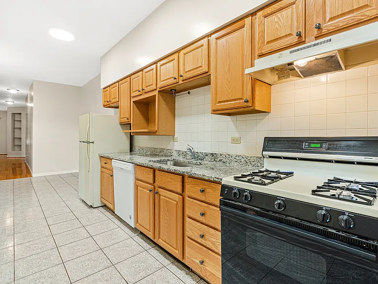Woodlawn Commons Apartments — Photo 7