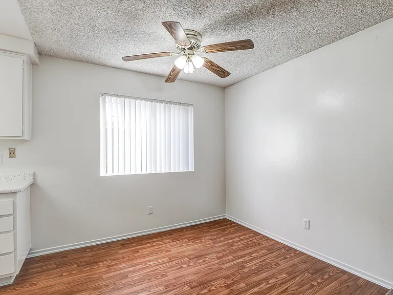 Orange Plaza Apartments — Photo 8