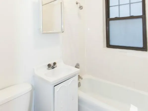 654 W Cornelia Ave APT 2, Chicago, IL 60657