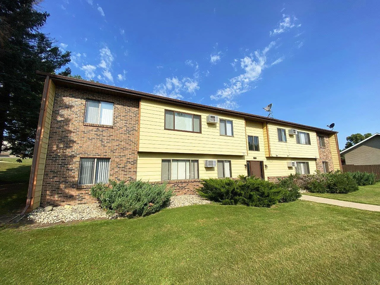 Applecrest Apartments — Photo 1