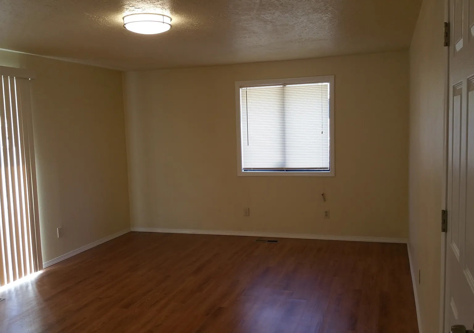 Beautiful 3 Bedroom, 2 bathroom House in Great Quiet Neighborhood. — Photo 4
