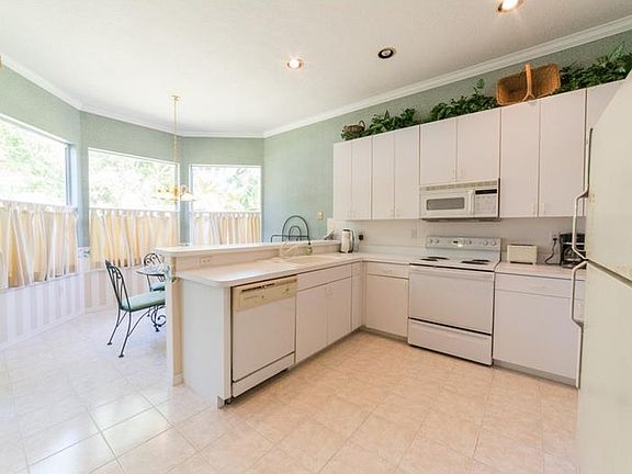3rd image of 5075 Pinnacle Dr