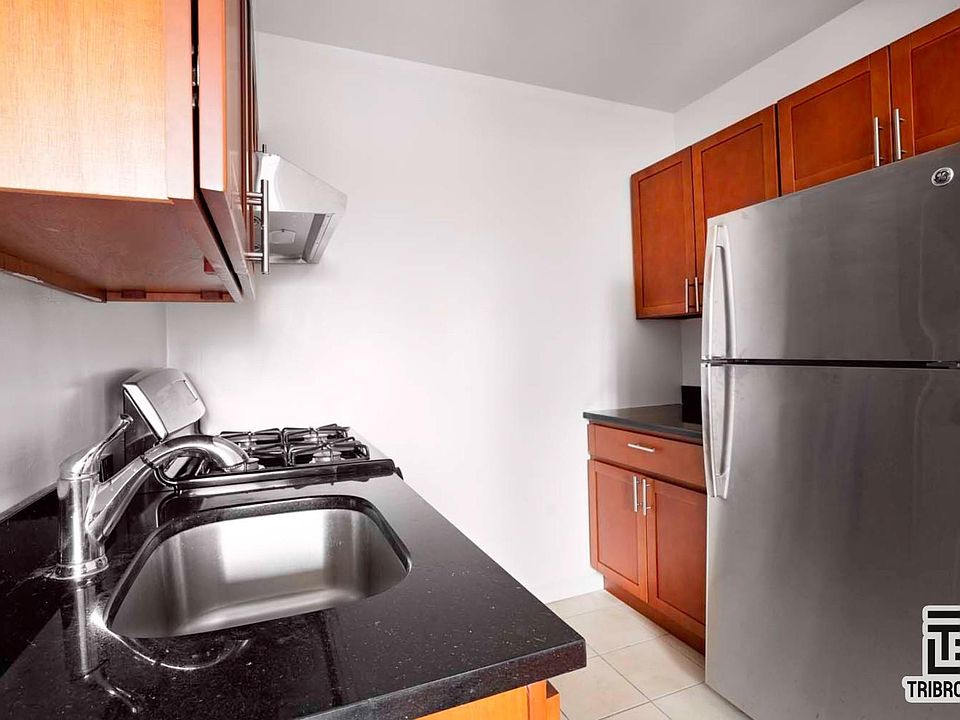 2nd image of 425 E 12th St #2G