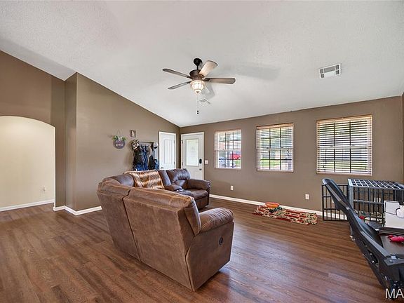 4th image of 1137 Applelane Dr
