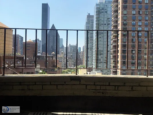 Rented by Metropolitan Property Group | media 10