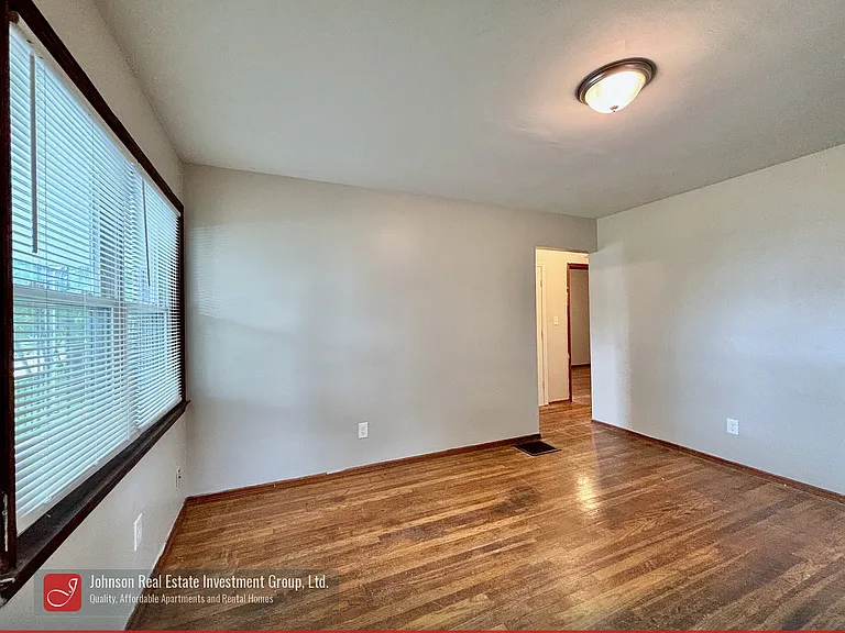 1316 Genessee Ave — Photo 9