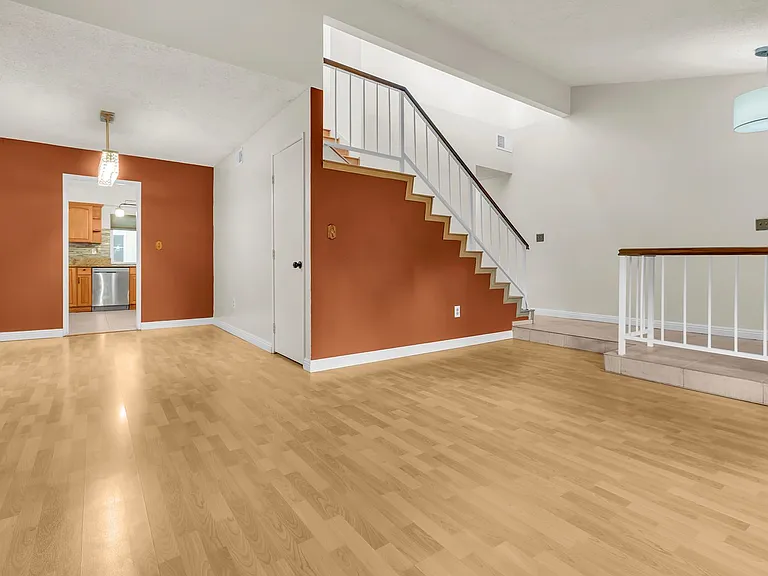 1428 Camelot Dr — Photo 5