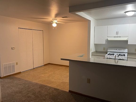 3rd image of 4632 N Park Ln #4632