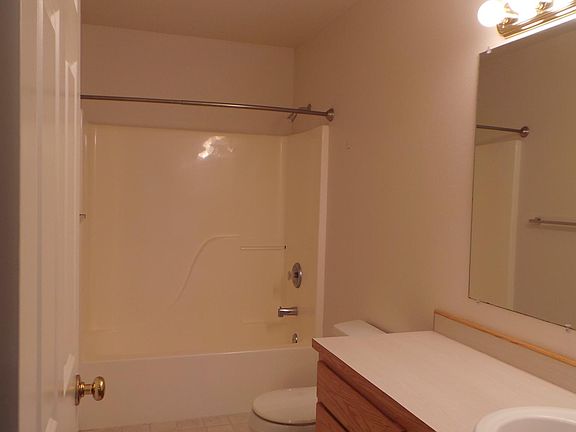 4th image of 931 SE Ely St APT B202