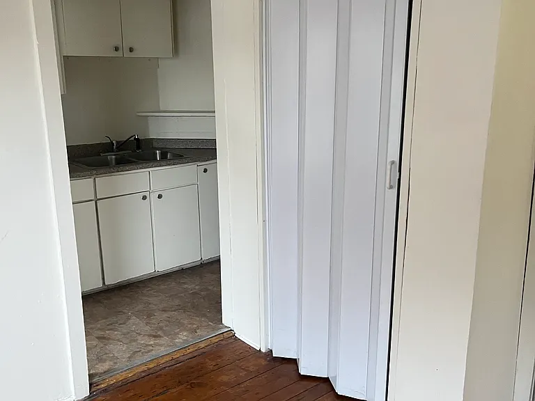 282 Pearl St #2 — Photo 8