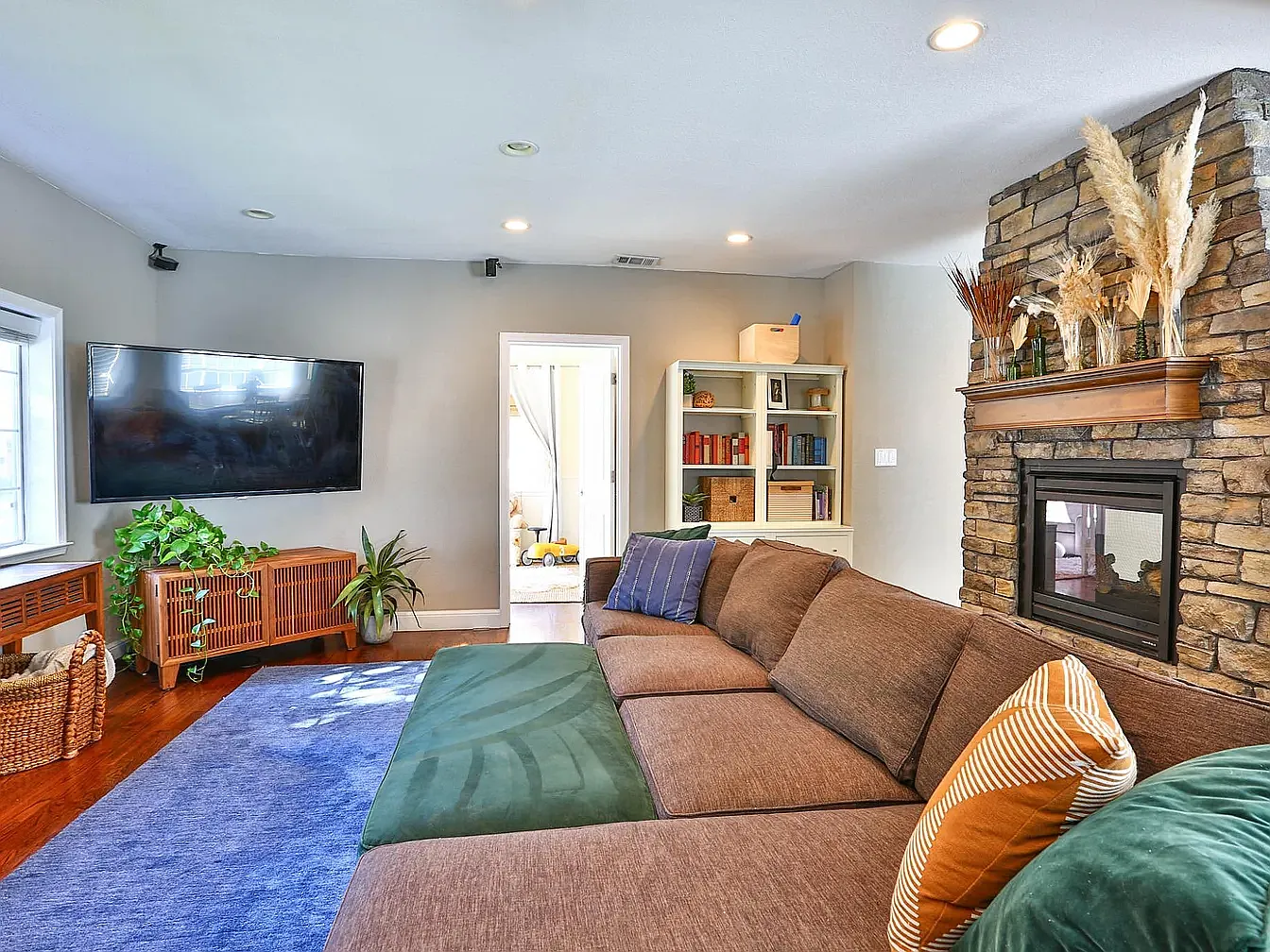 581 Brooks Ave — Photo 4