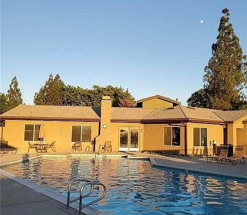 2nd image of 2548 Avenida Del Vis APT 201