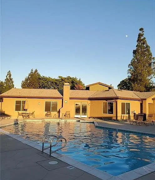 2548 Avenida Del Vis #201 — Photo 2