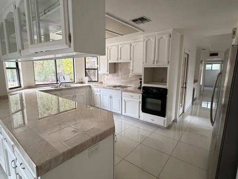 3428 Eastview Ct — Photo 6