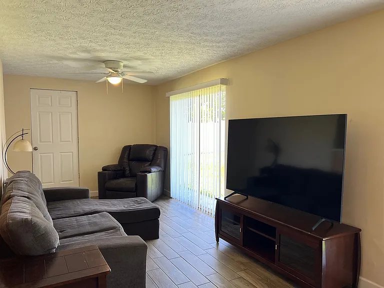 432 SW Curry St — Photo 6