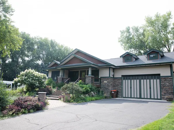 930 County Road C E, Maplewood, MN 55109