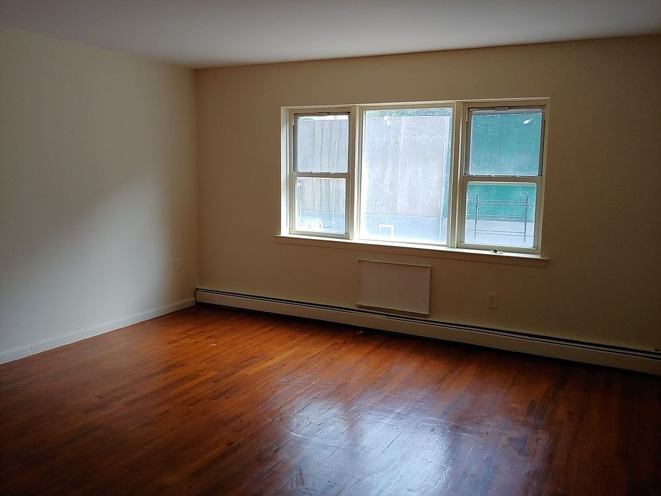 2nd image of 8647 164th St APT 1D