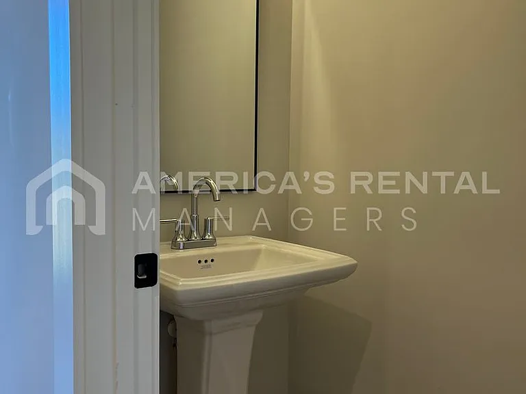 4826 Silas Ave — Photo 12