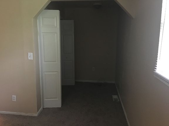 3rd image of 1870 Bluehill Dr