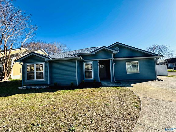 3rd image of 217 Mountain Creek Dr