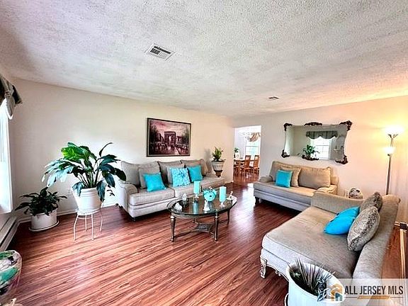 4th image of 496 Revere Way