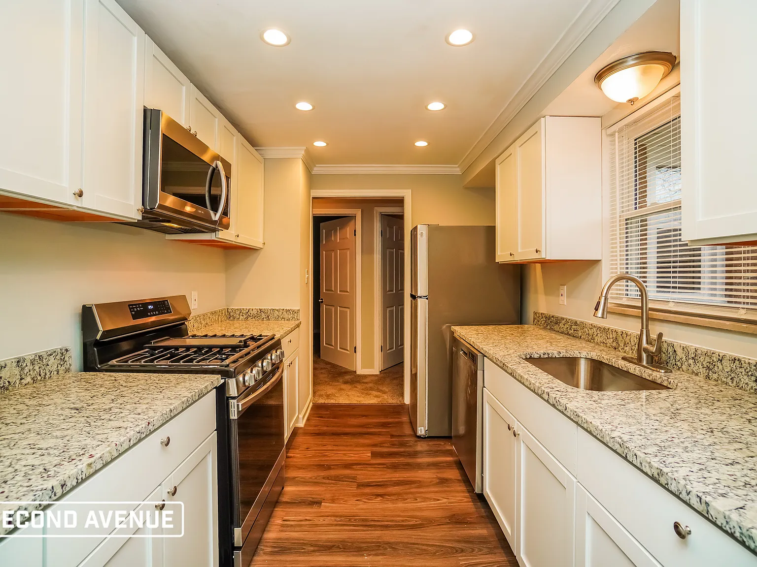 3 bed, 1.5 bath, 1076 sqft, $1,650 — Photo 2