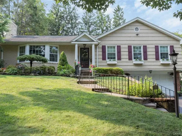 2 Sunset Lane, Garden City, NY 11530