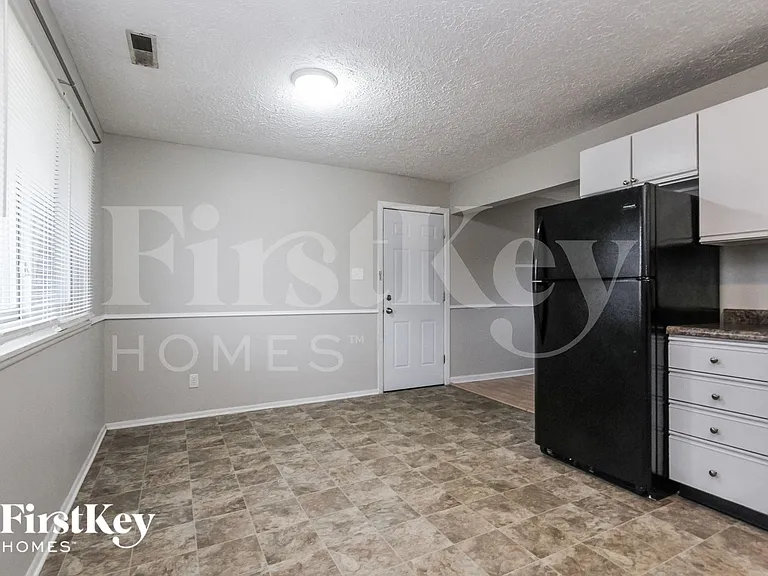 416 Ada Ln — Photo 4