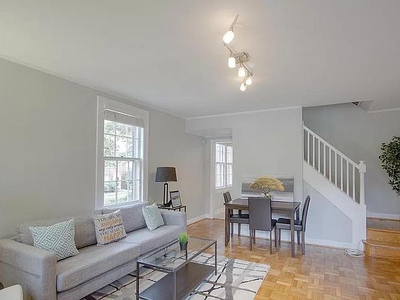 4th image of 1400 S Barton St APT 406