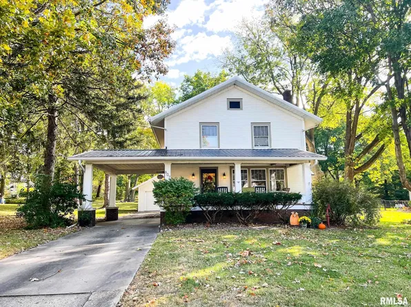 607 S Main St, Eureka, IL 61530