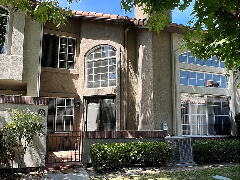 36 Kalmia Pl — Photo 2