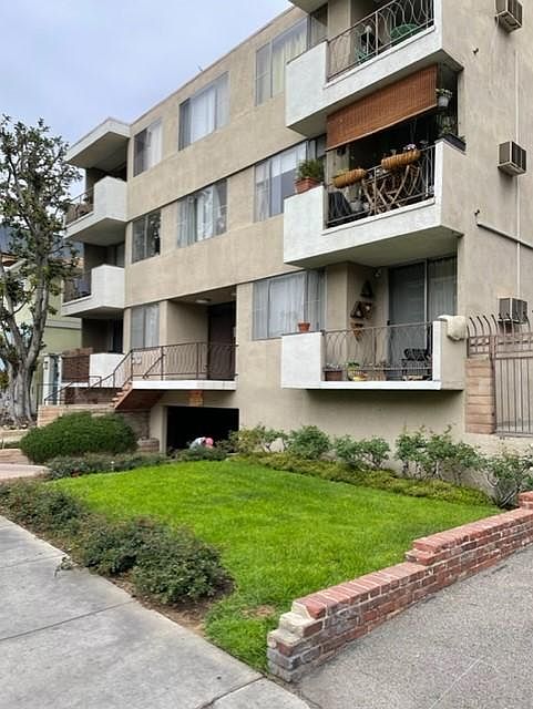 1st image of 516 S Alexandria Ave #208