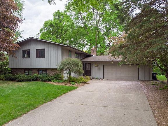 5th image of 917 Ivanhoe Dr