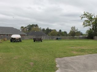 Honeysuckle Ln, Sulphur, LA 70663