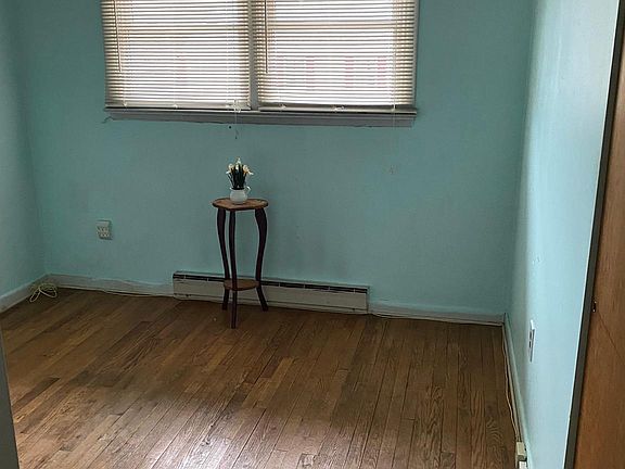 4th image of 62 Alyssum St