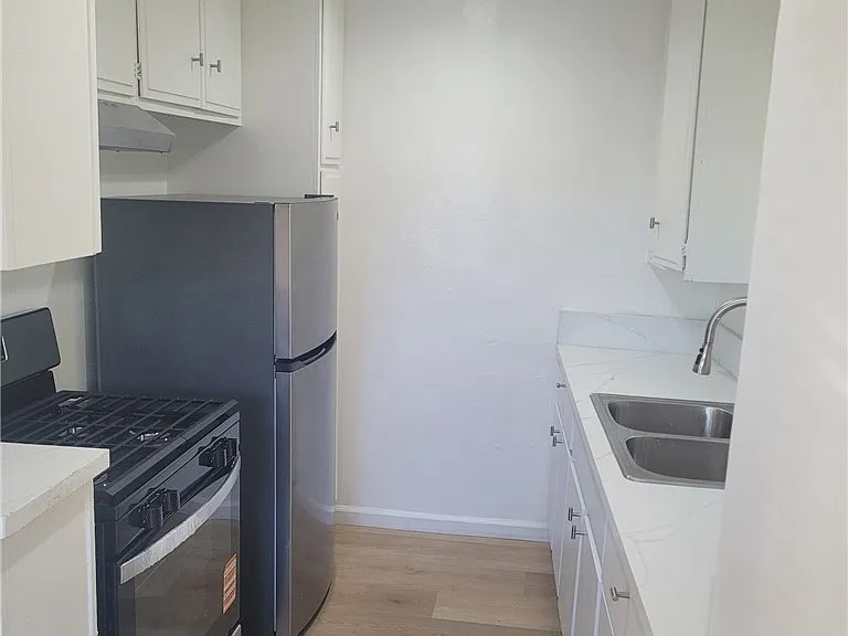 2500 Clyde Ave — Photo 7