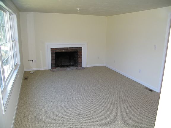 4th image of 111 Long Pond Dr
