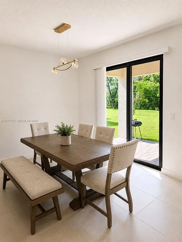 4 bed, 2.0 bath, 1811 sqft, $3,500 — Photo 3